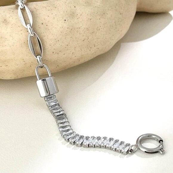 NWT Lock Charm Bracelet 14K White Gold Plated CZ Links 7” - Picture 5 of 10